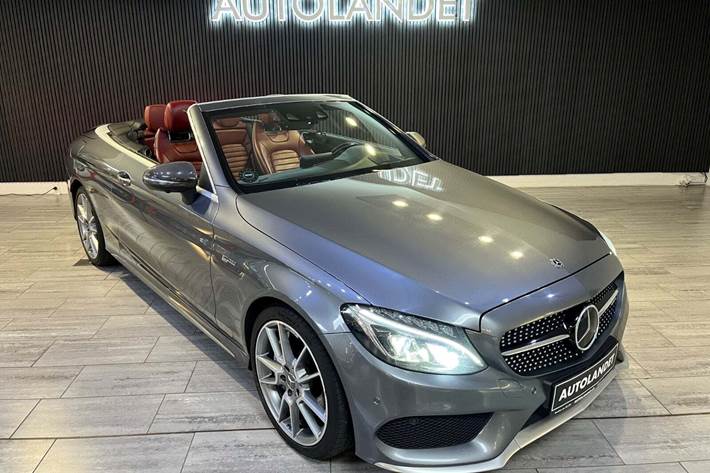 Grå Mercedes C43 fra 2017 set udefra