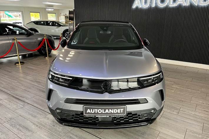 Grå Opel Mokka-e fra 2023