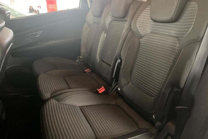 Sort Renault Grand Scenic IV fra 2017 set indefra
