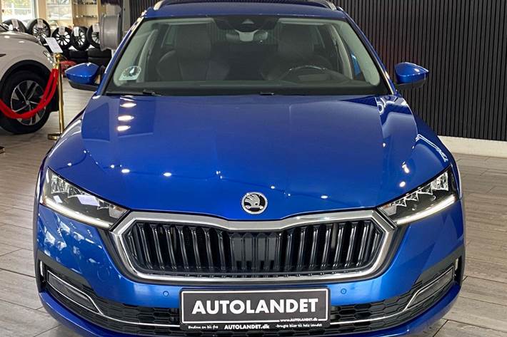 Blå Skoda Octavia fra 2021