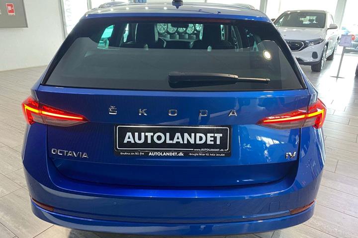 Blå Skoda Octavia fra 2021