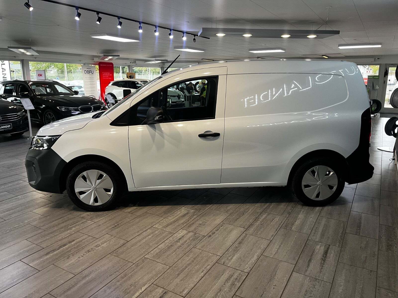 Hvid Nissan Townstar fra 2023