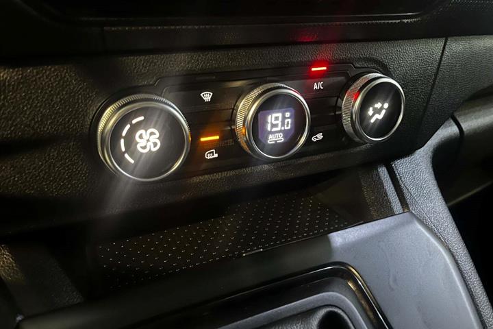 Hvid Nissan Townstar fra 2023