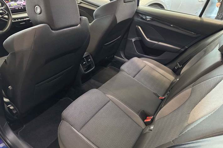 Blå Skoda Octavia fra 2022