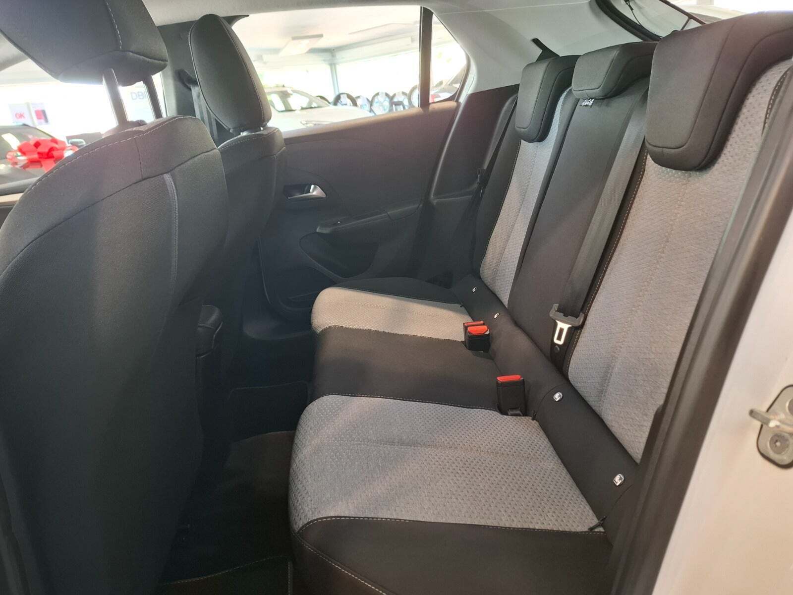 Hvid Opel Corsa-e fra 2024