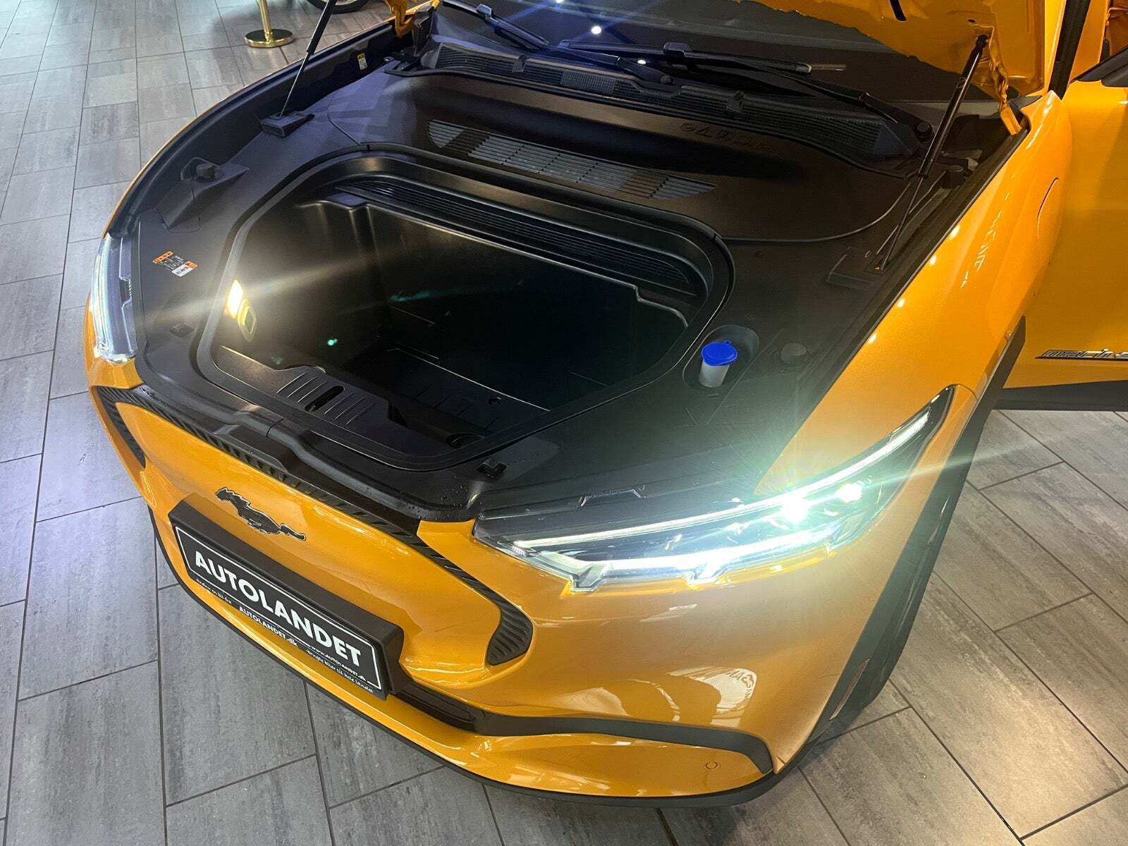 Orange Ford Mustang Mach-E fra 2023