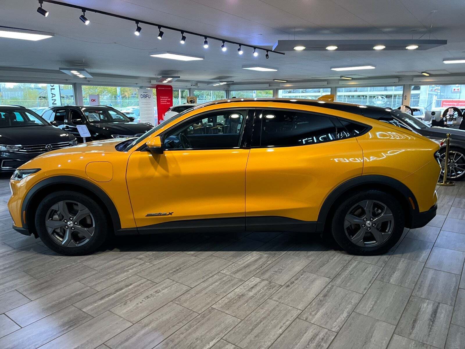 Orange Ford Mustang Mach-E fra 2023
