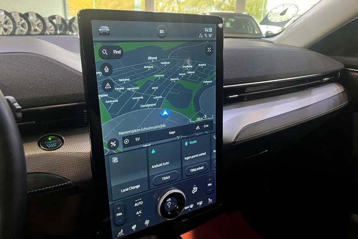 Orange Ford Mustang Mach-E fra 2023