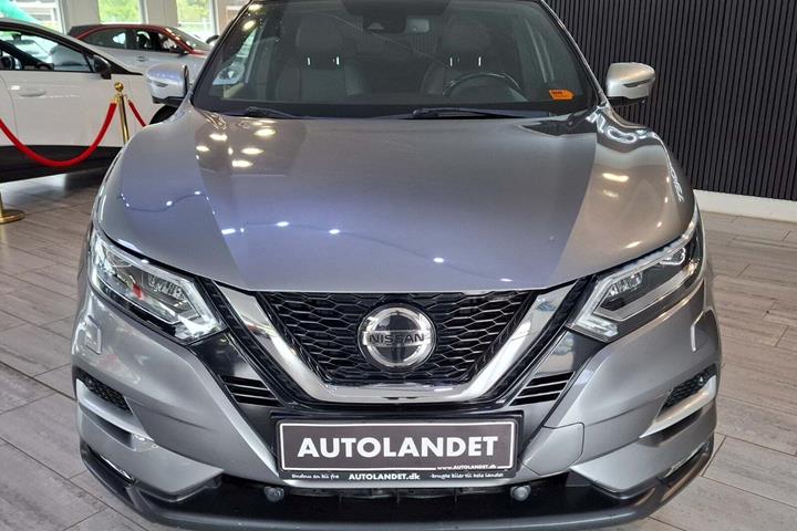 Grå Nissan Qashqai fra 2018
