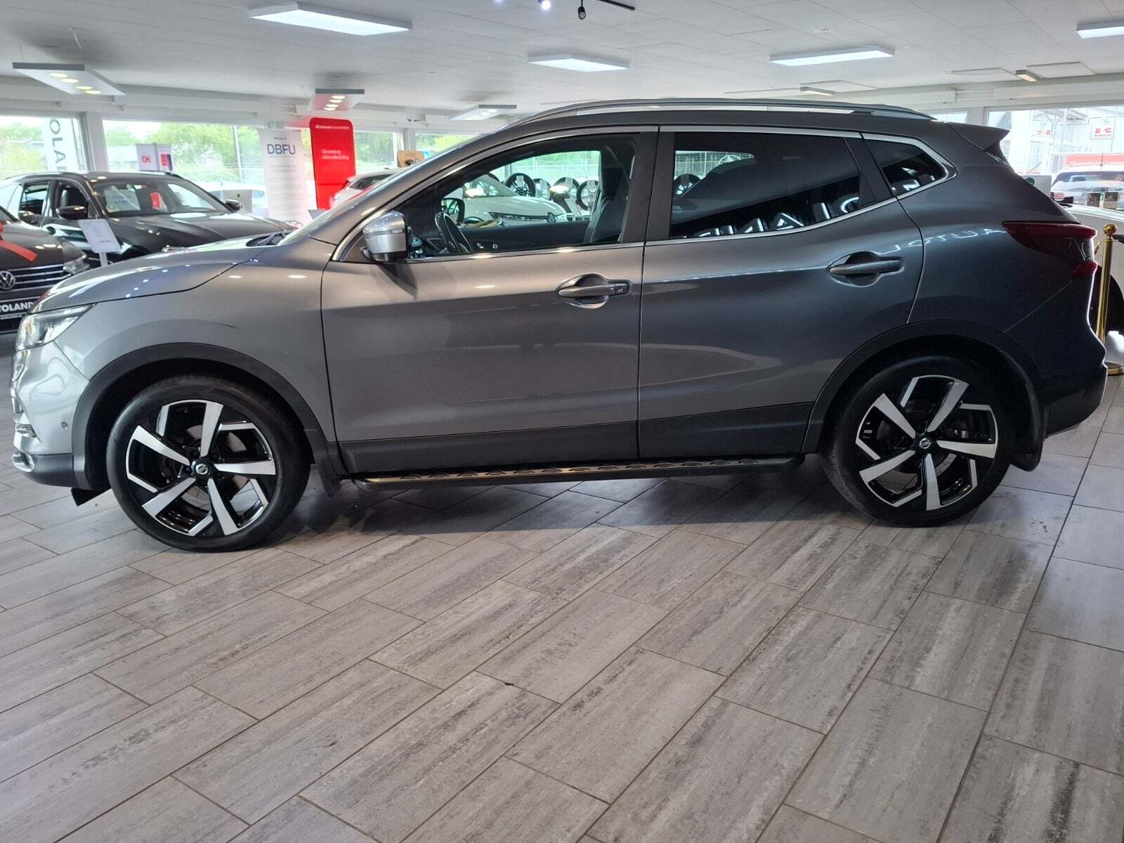 Grå Nissan Qashqai fra 2018