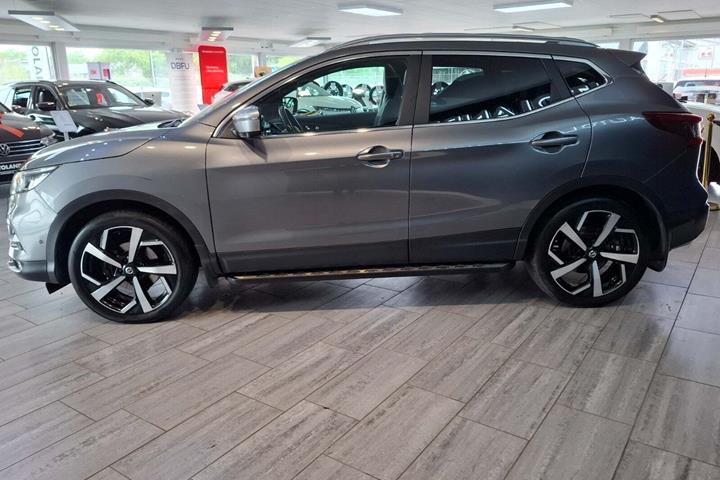 Grå Nissan Qashqai fra 2018