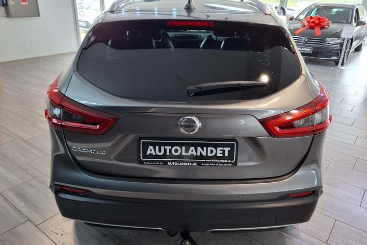Grå Nissan Qashqai fra 2018
