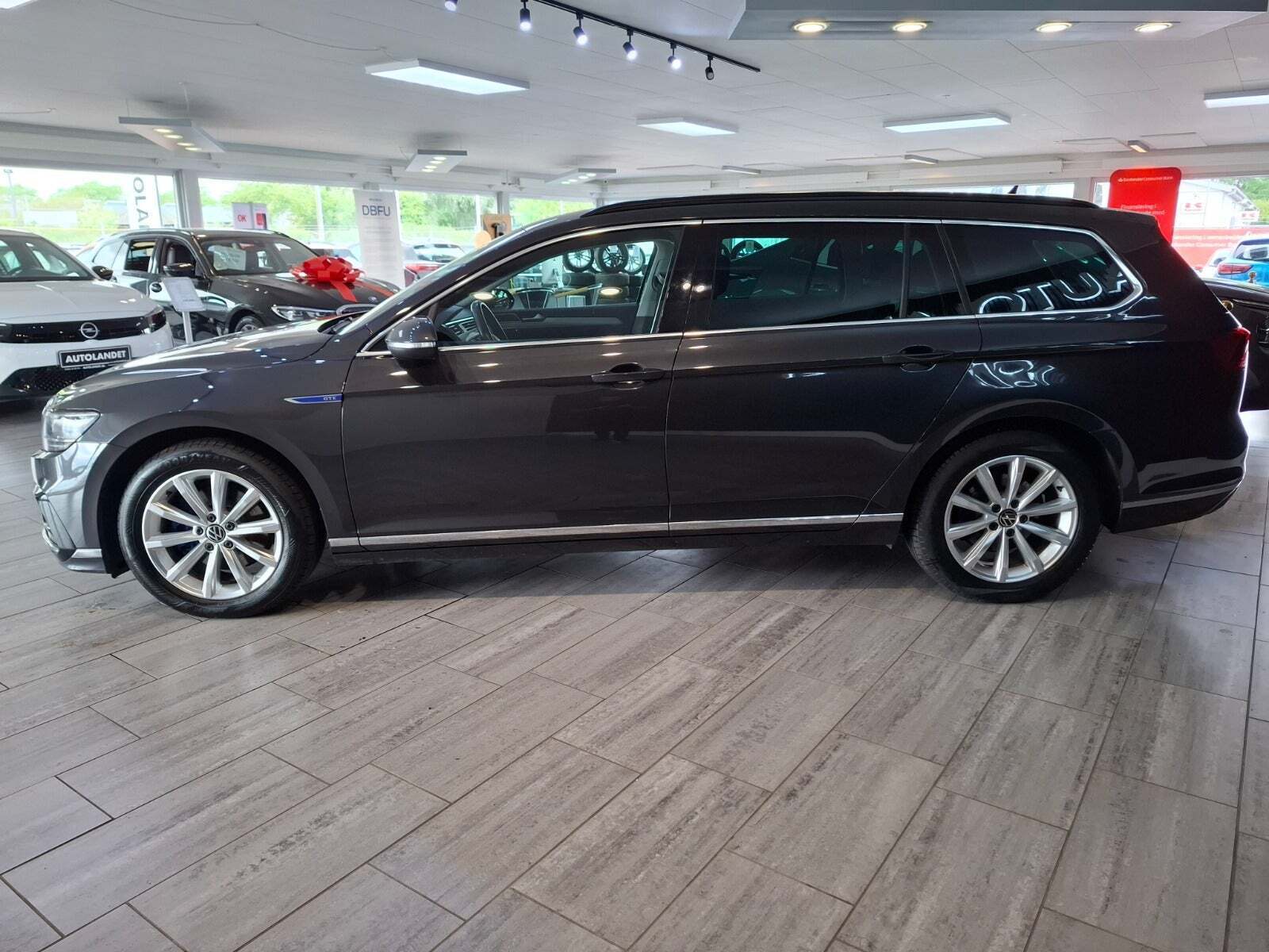 Sort VW Passat fra 2021