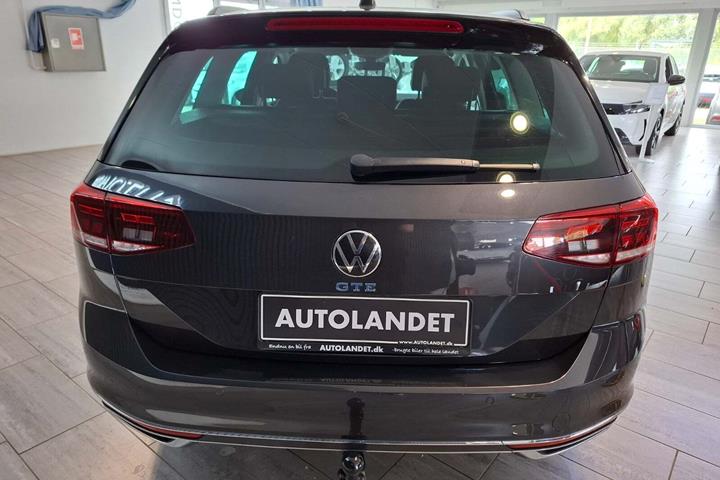 Sort VW Passat fra 2021