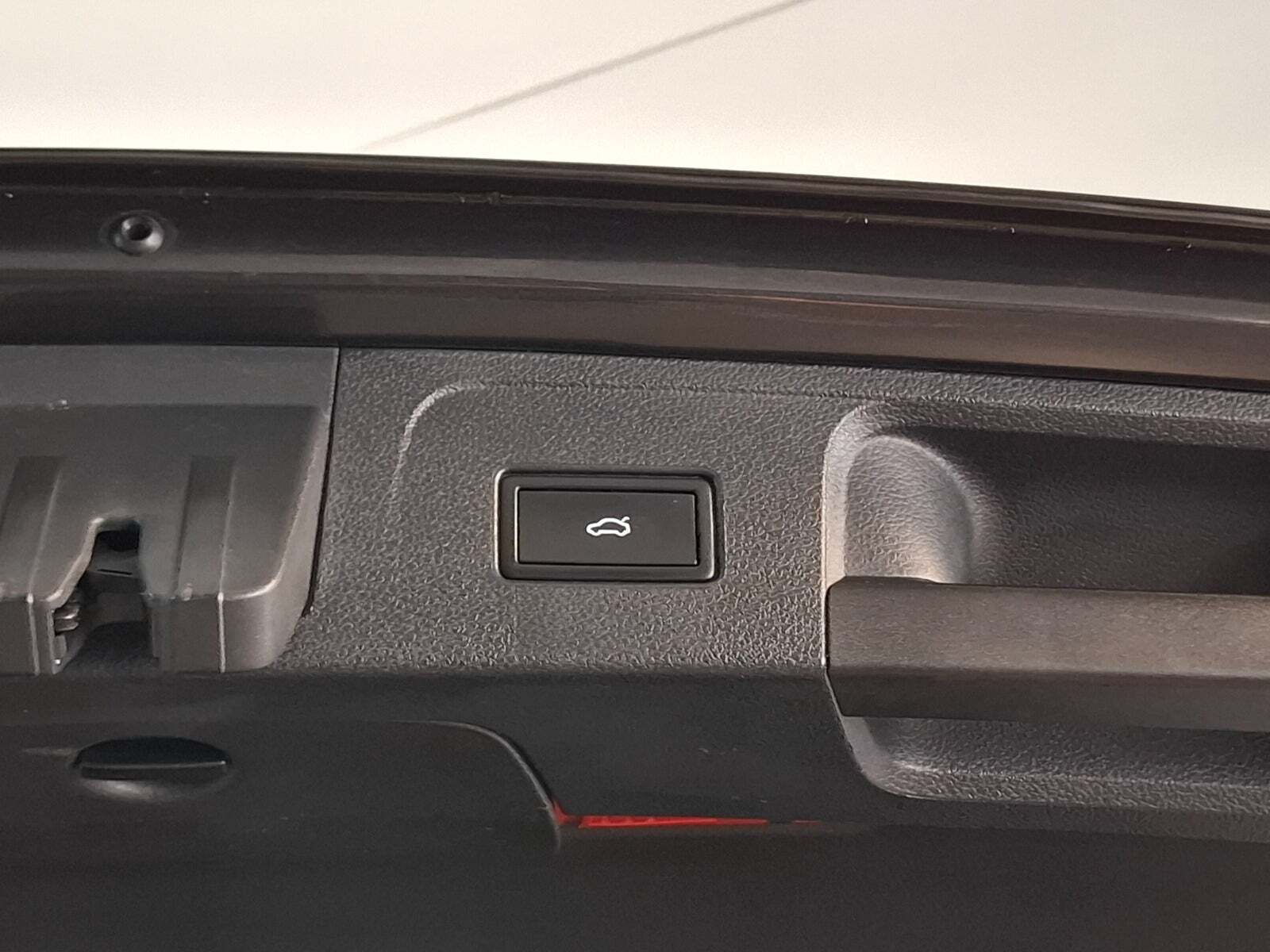 Sort VW Passat fra 2021