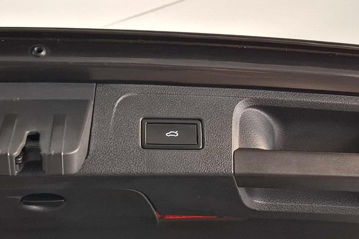 Sort VW Passat fra 2021