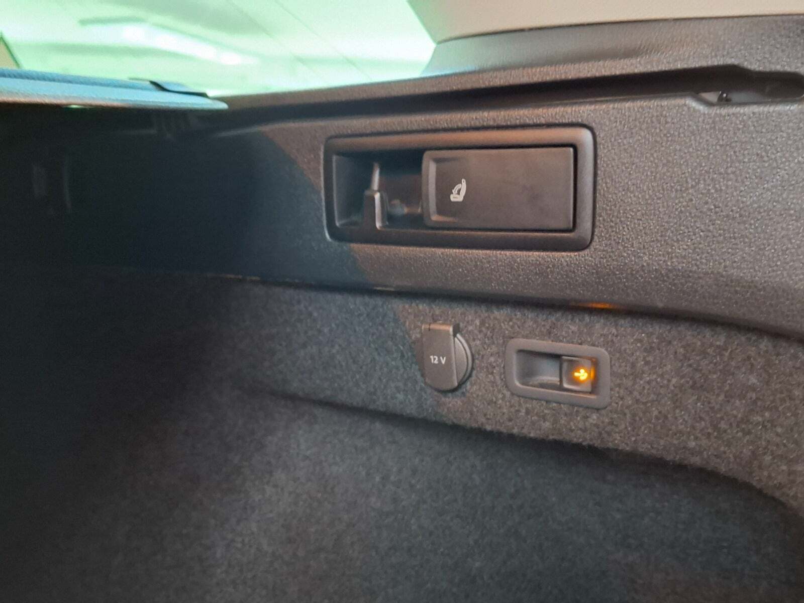 Sort VW Passat fra 2021