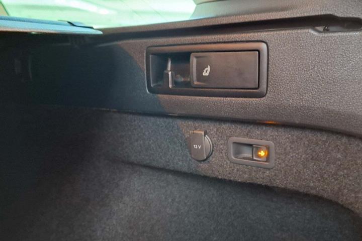 Sort VW Passat fra 2021