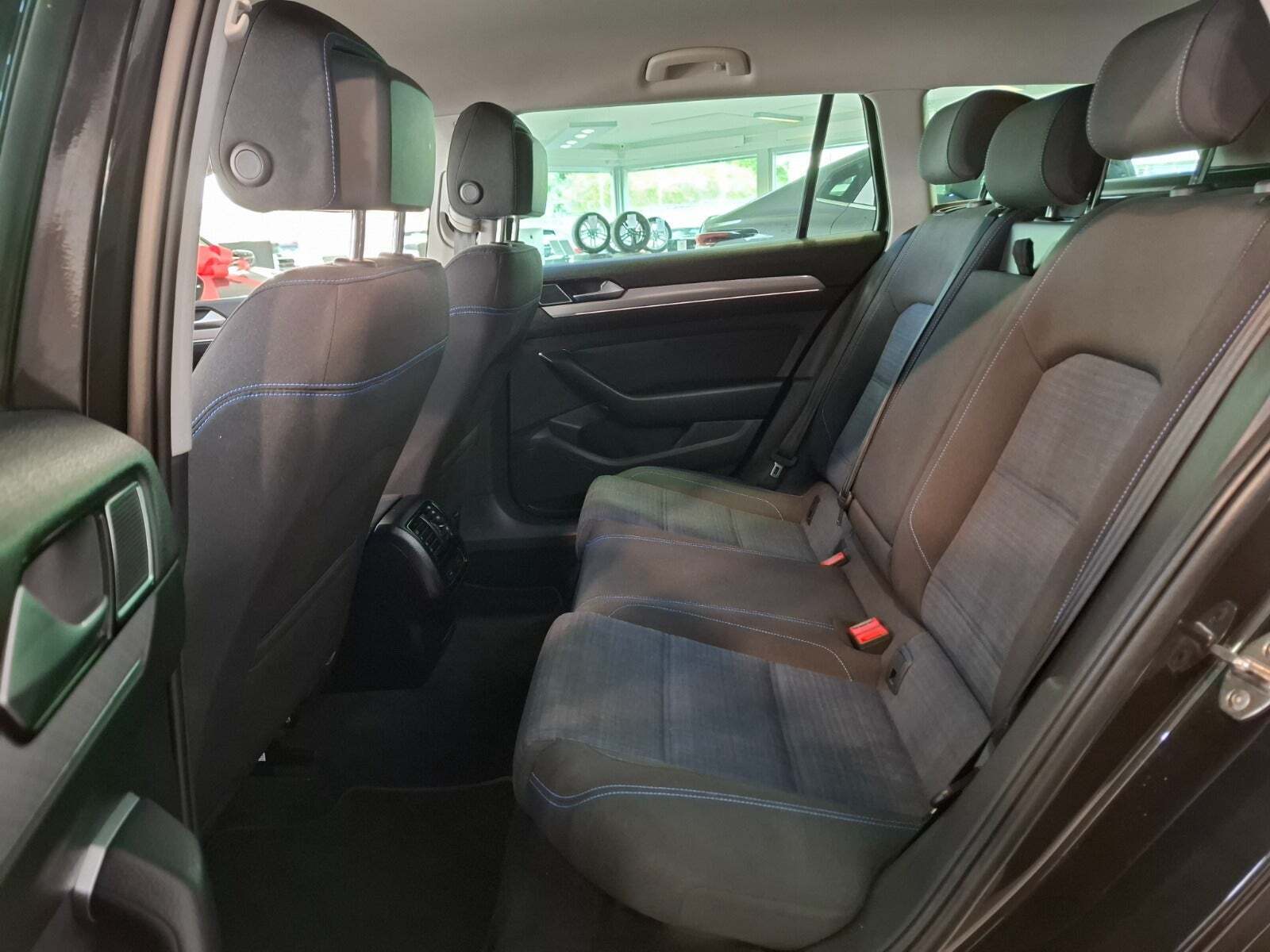 Sort VW Passat fra 2021