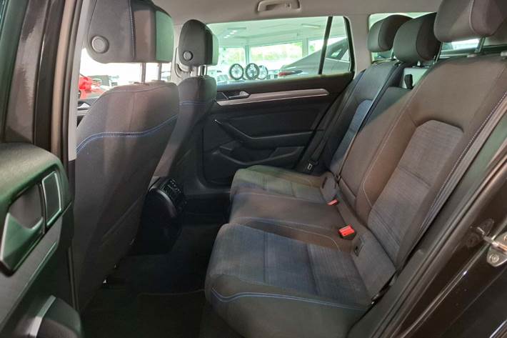 Sort VW Passat fra 2021