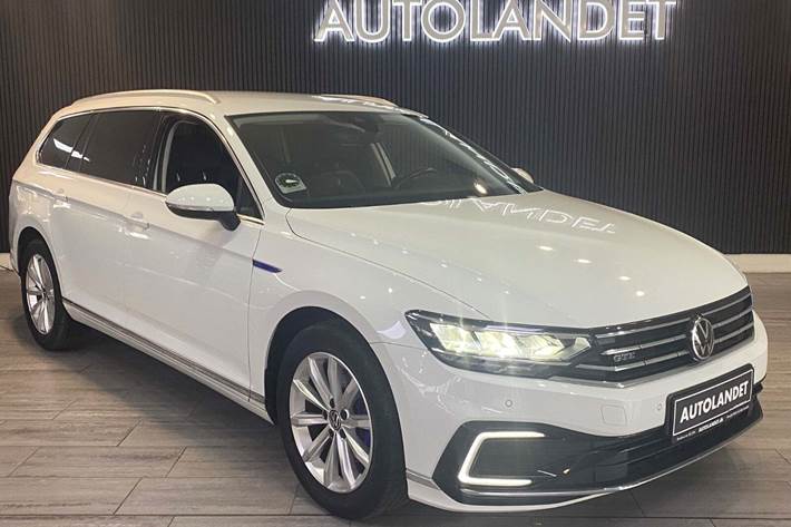 Hvid VW Passat fra 2020