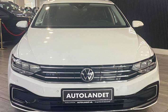 Hvid VW Passat fra 2020