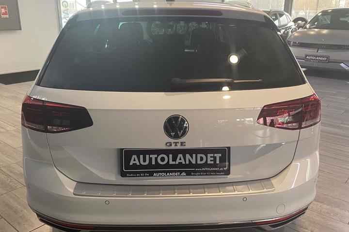 Hvid VW Passat fra 2020