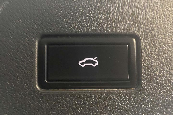 Hvid VW Passat fra 2020