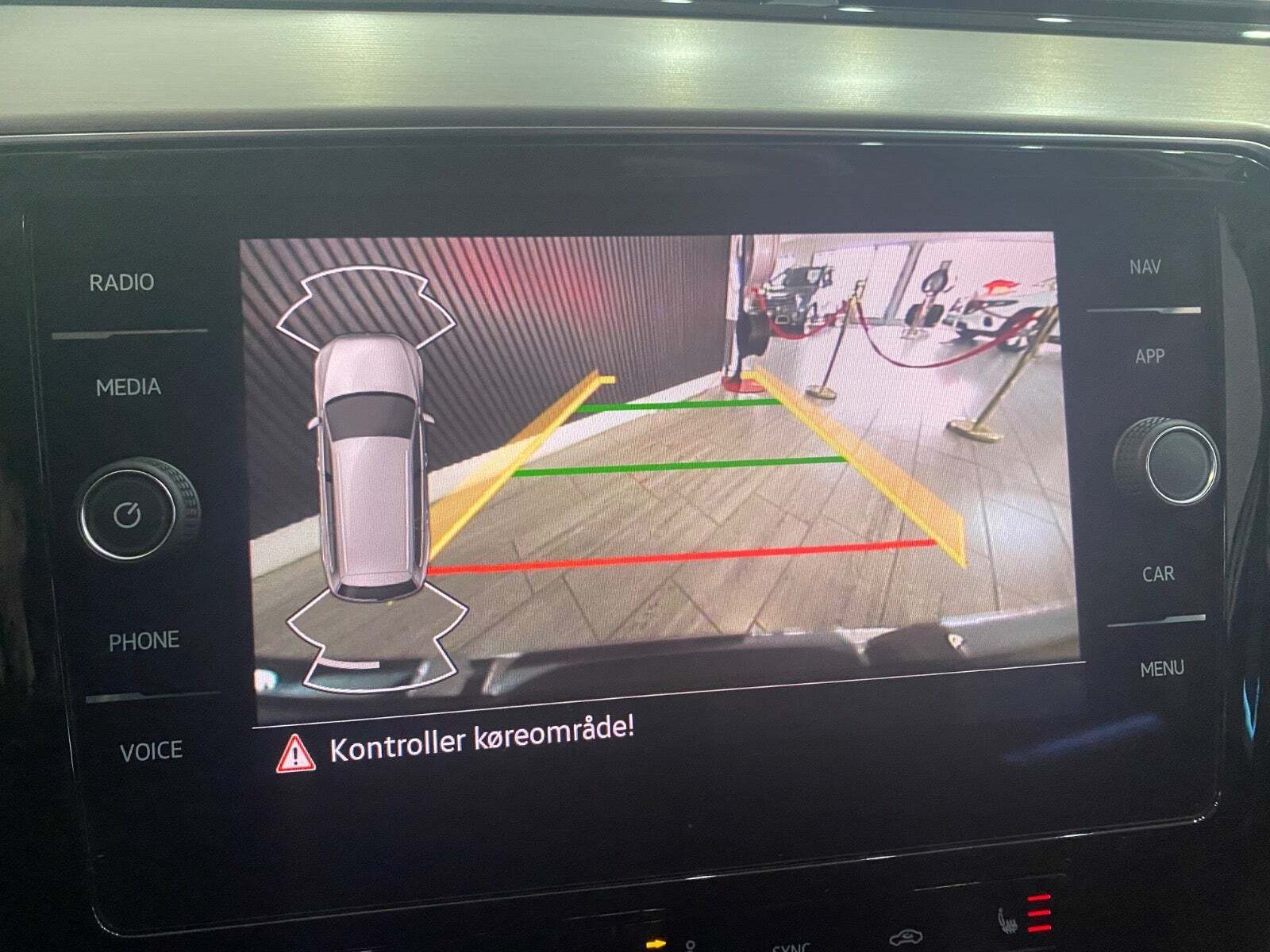 Hvid VW Passat fra 2020