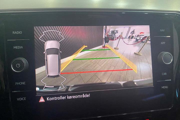 Hvid VW Passat fra 2020