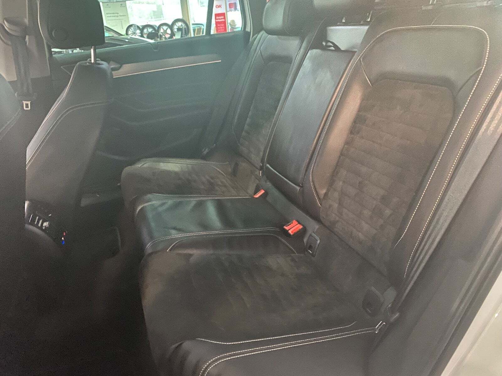 Hvid VW Passat fra 2020