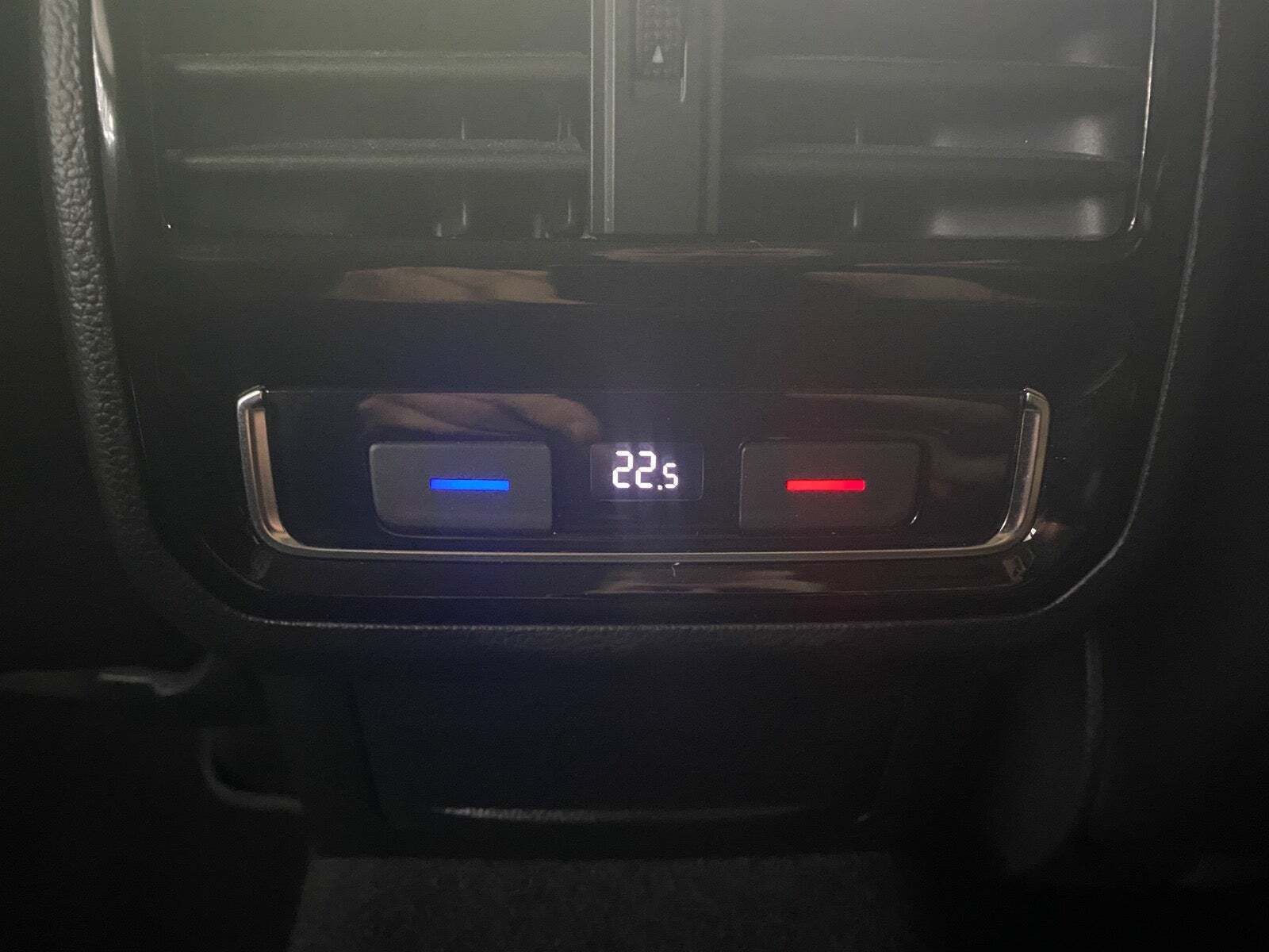 Hvid VW Passat fra 2020