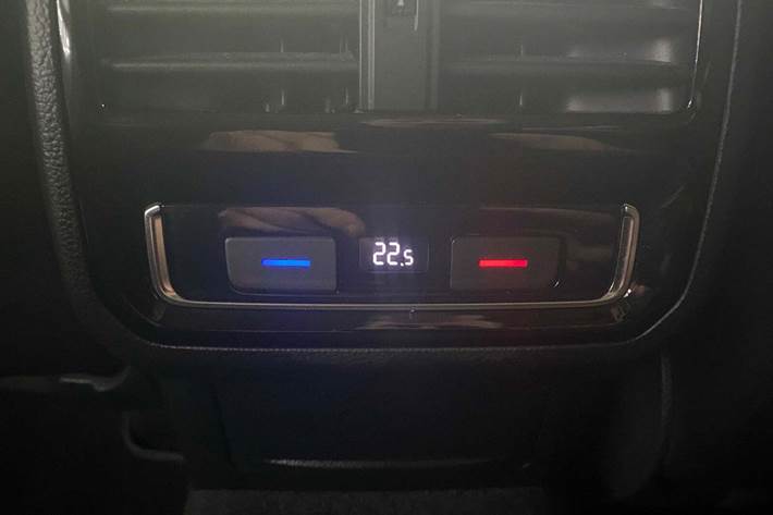 Hvid VW Passat fra 2020