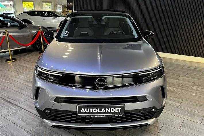 Grå Opel Mokka-e fra 2023