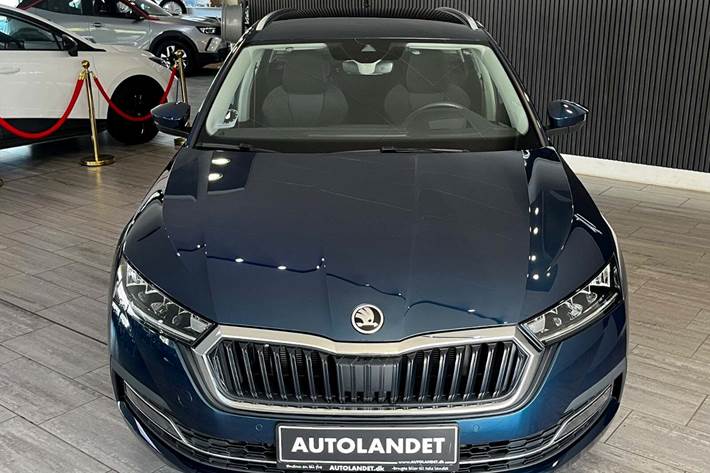 Blå Skoda Octavia fra 2021