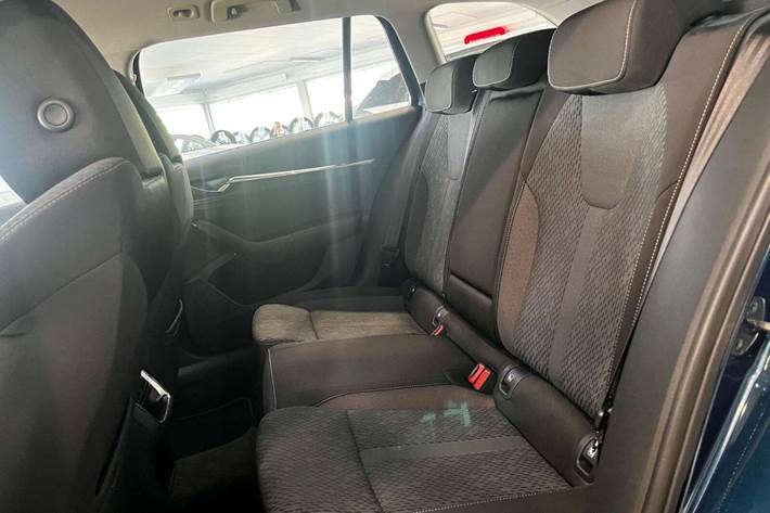 Blå Skoda Octavia fra 2021