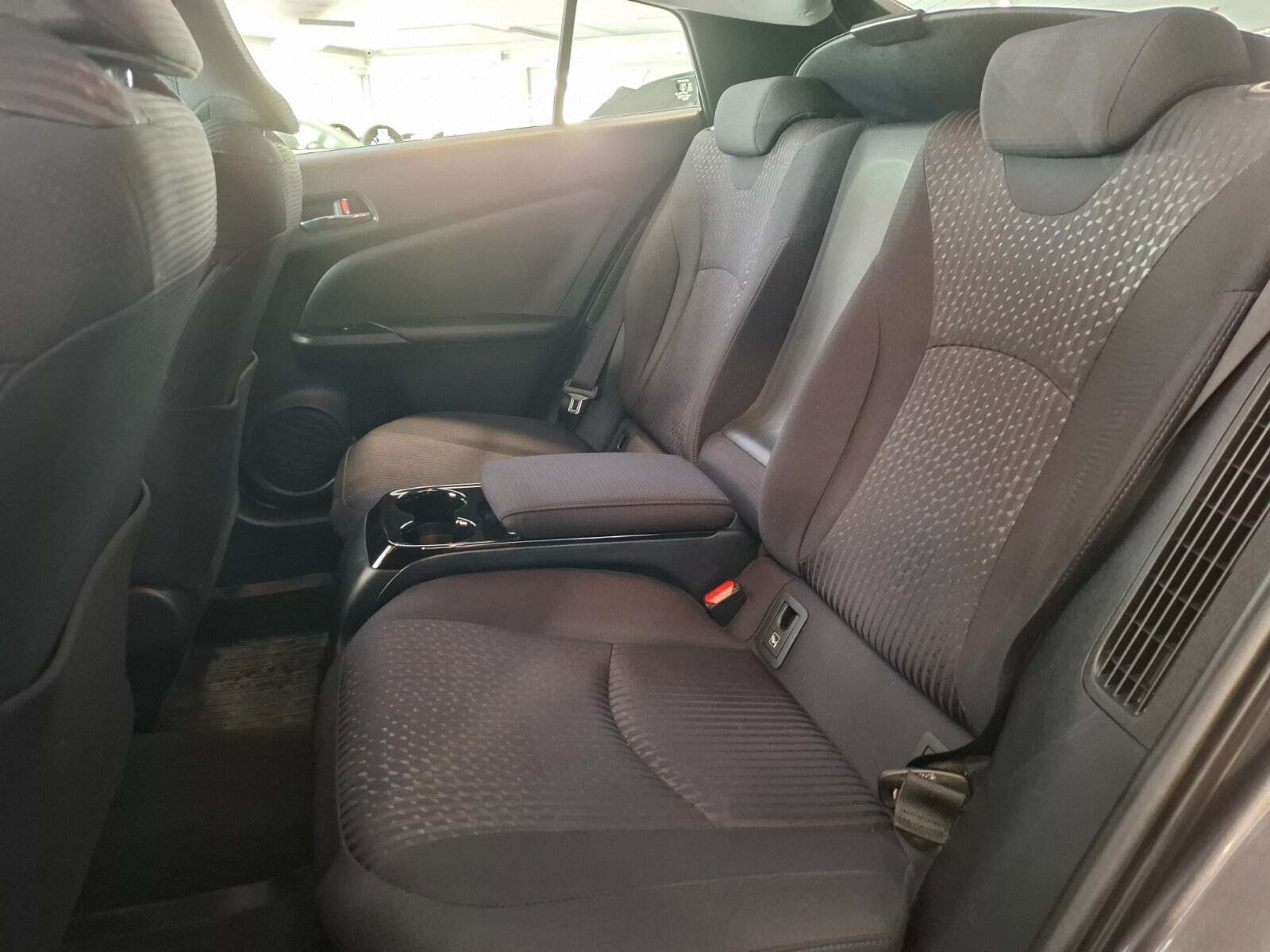 Grå Toyota Prius fra 2018