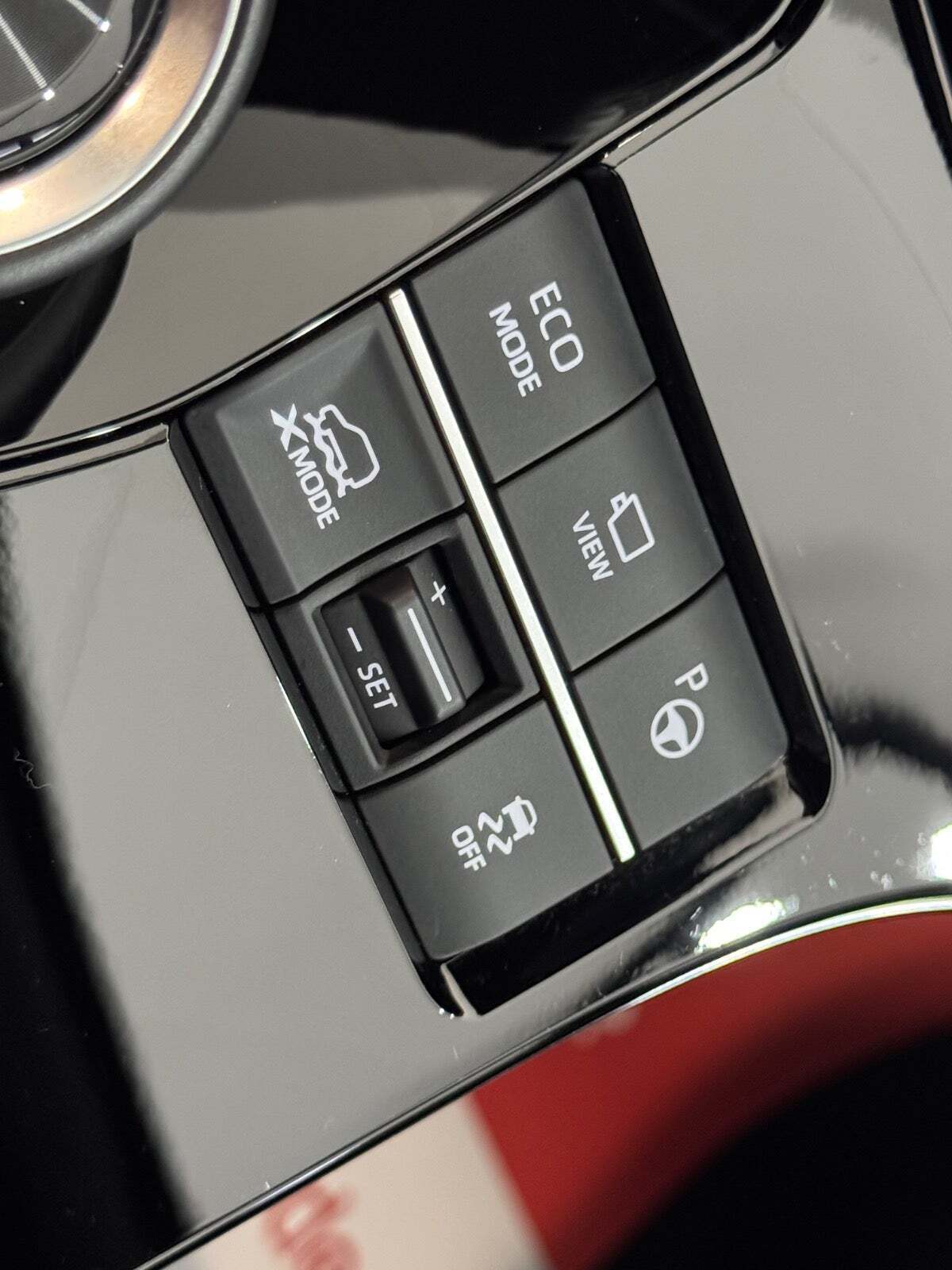 Sølv Toyota BZ4X fra 2023