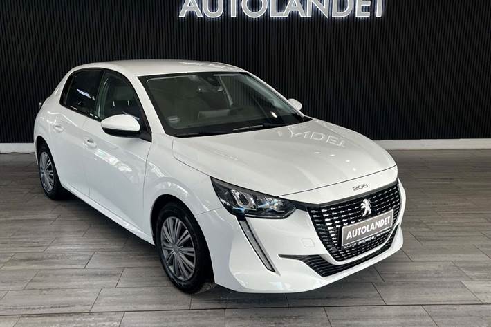 Hvid Peugeot 208 fra 2021 set udefra