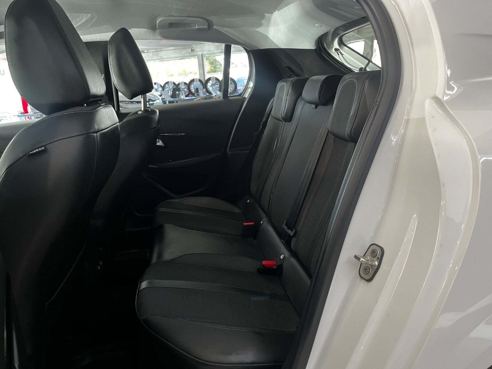 Hvid Peugeot 208 fra 2021