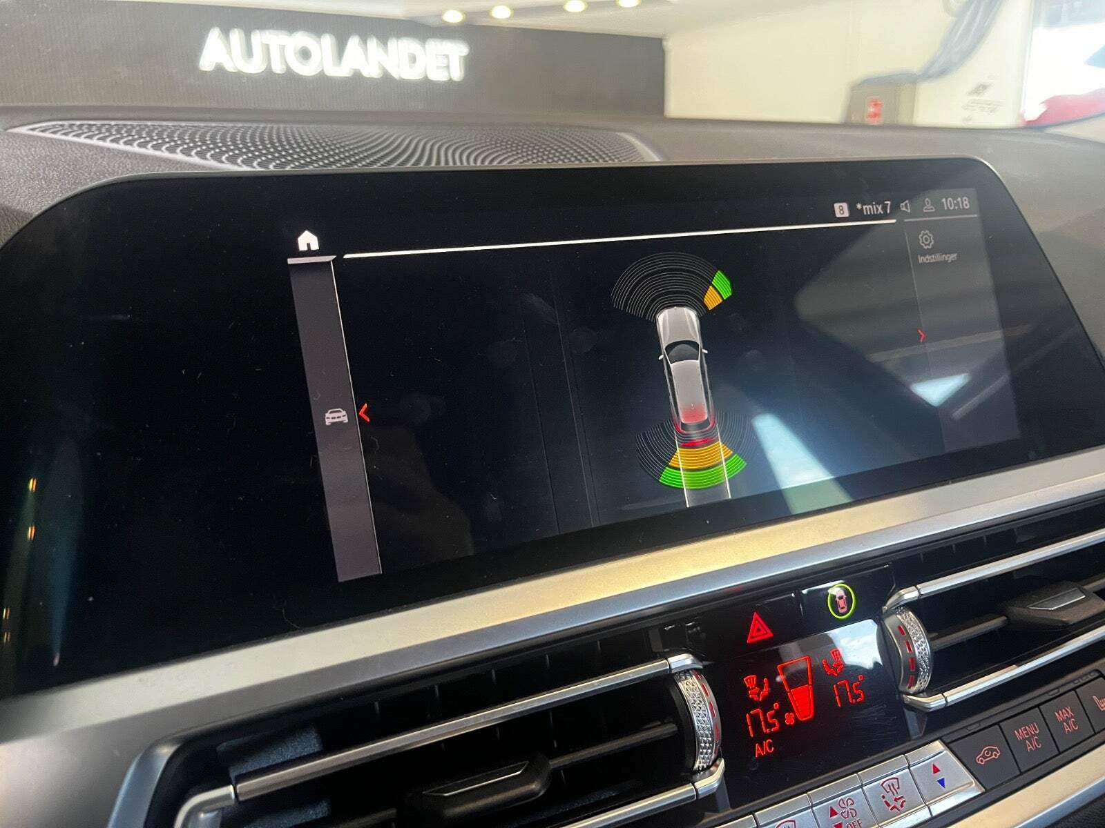 Sort BMW 330e fra 2021