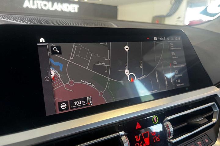 Sort BMW 330e fra 2021