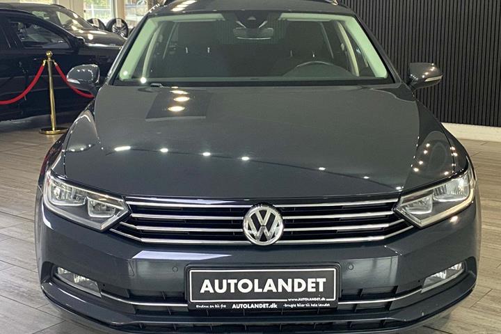 Grå VW Passat fra 2019
