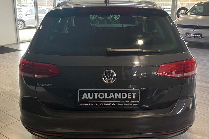 Grå VW Passat fra 2019