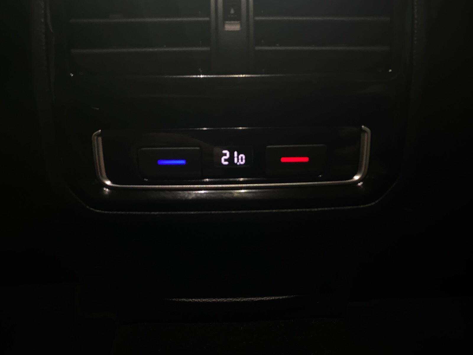 Grå VW Passat fra 2019