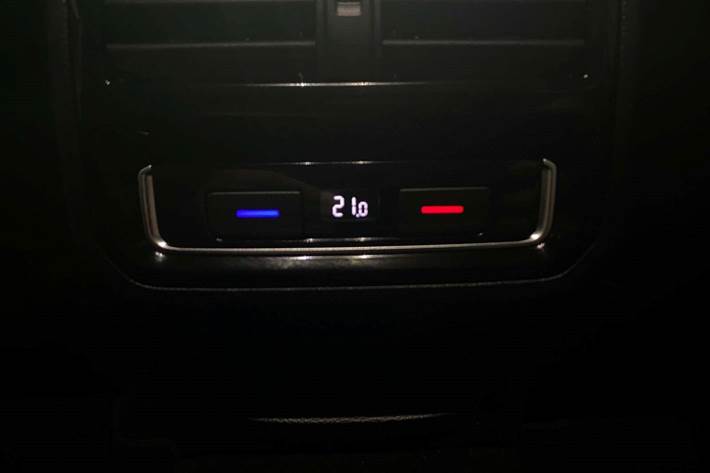 Grå VW Passat fra 2019