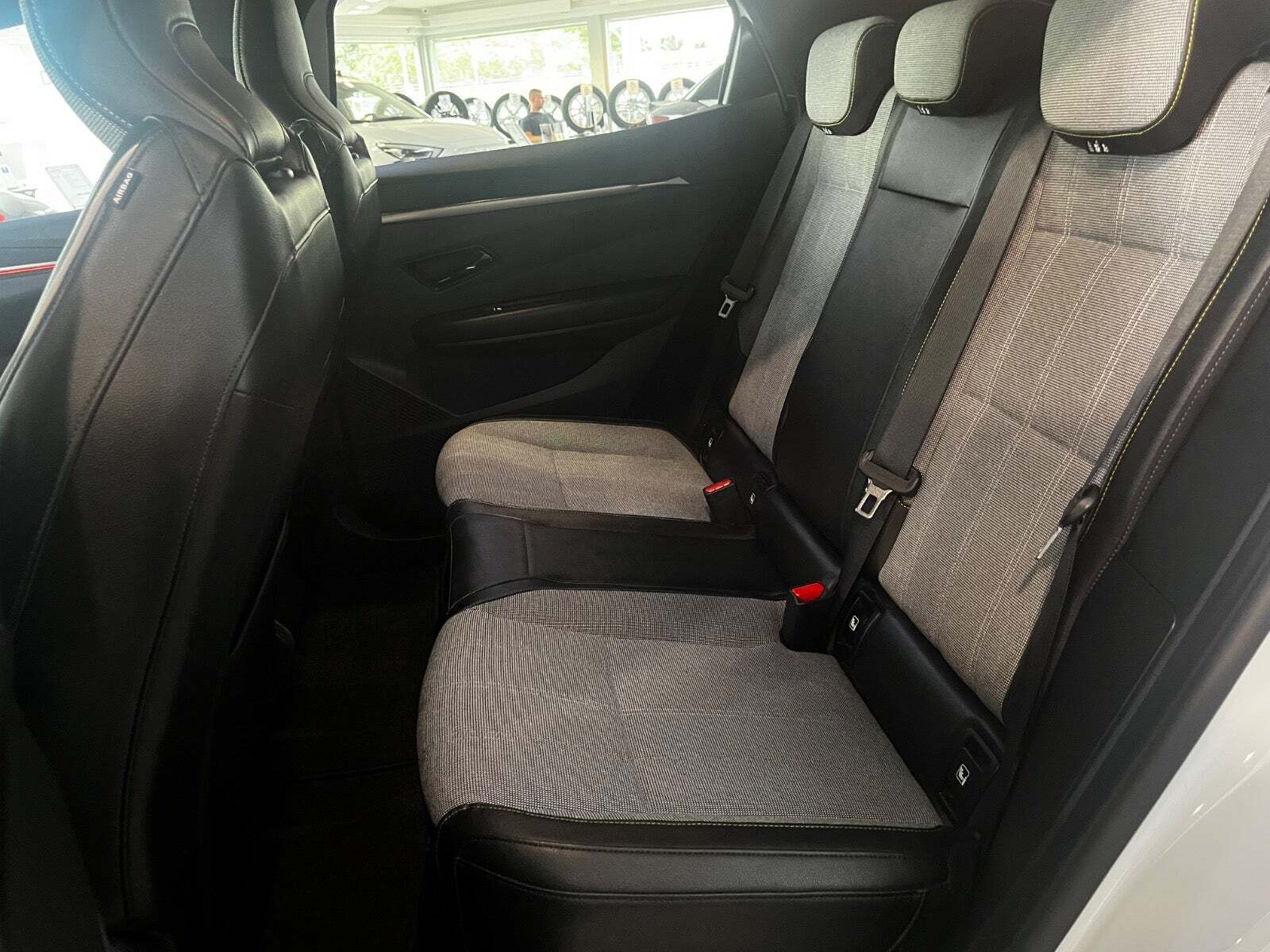 Hvid Renault Megane E-Tech fra 2022