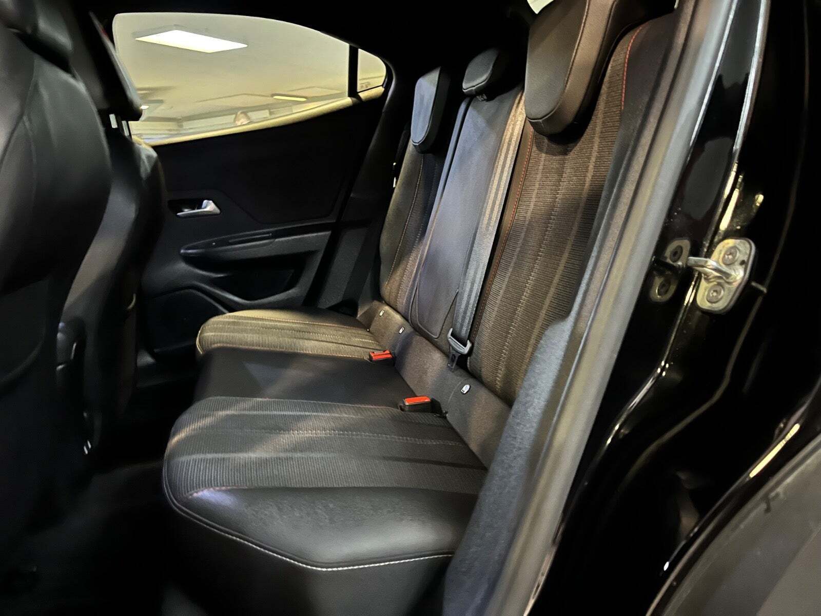 Sort Opel Mokka-e fra 2023