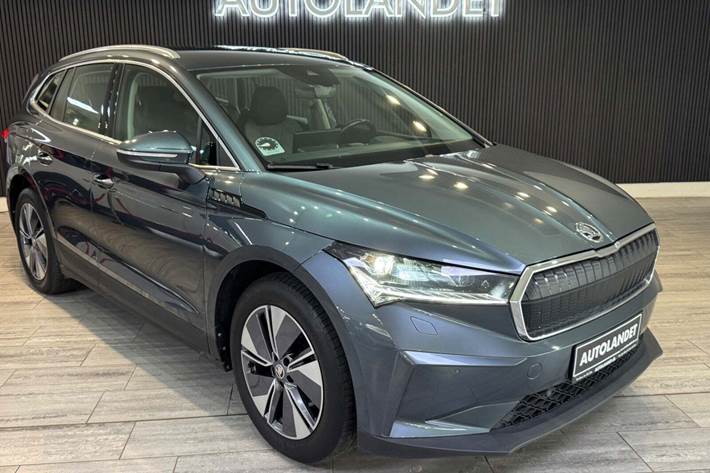 Grå Skoda Enyaq fra 2021 set udefra