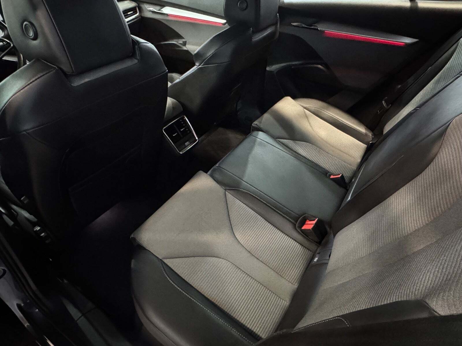 Grå Skoda Enyaq fra 2021